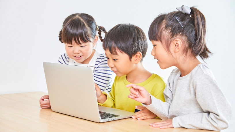 Tecnologia como ponte para o futuro: Sérgio Bento De Araújo destaca o papel da inclusão digital na igualdade de oportunidades educacionais.