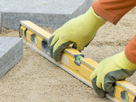Valderci Malagosini Machado explica como a escolha da areia correta na junta do paver é essencial para evitar efeito bambu e deslocamentos indesejados.