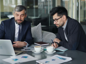 Decisões de investimento como motor do crescimento econômico com Danilo Regis Fernando Pinto.