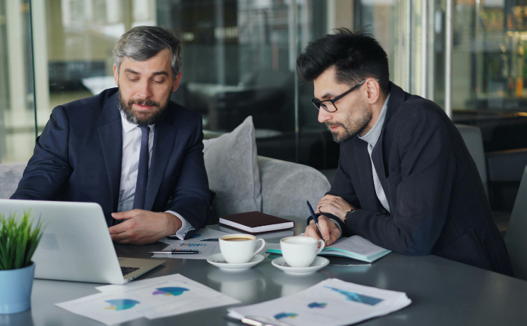 Decisões de investimento como motor do crescimento econômico com Danilo Regis Fernando Pinto.